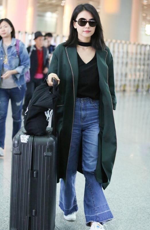 穿出高级|高圆圆真是天生丽质！“睡袍”也穿出时尚感，慵懒简约不失女人味