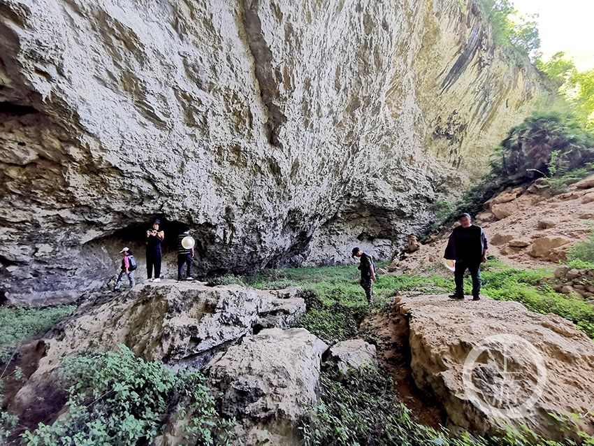 来一场“地心之旅” 小三峡天坑探秘