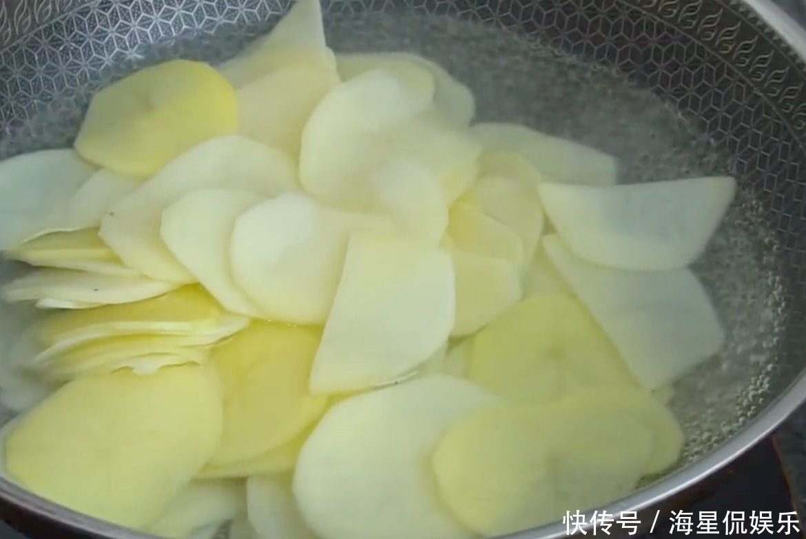 薯片|用土豆给孩子炸个薯片，做法简单，一口酥脆，不比超市卖的差