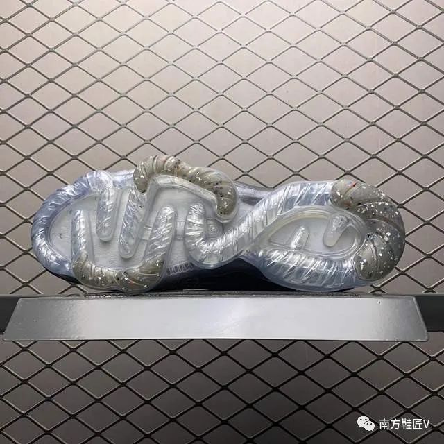 运动跑鞋 造型夸张，脚感澎湃！Vapormax Flyknit 2021运动跑鞋来了