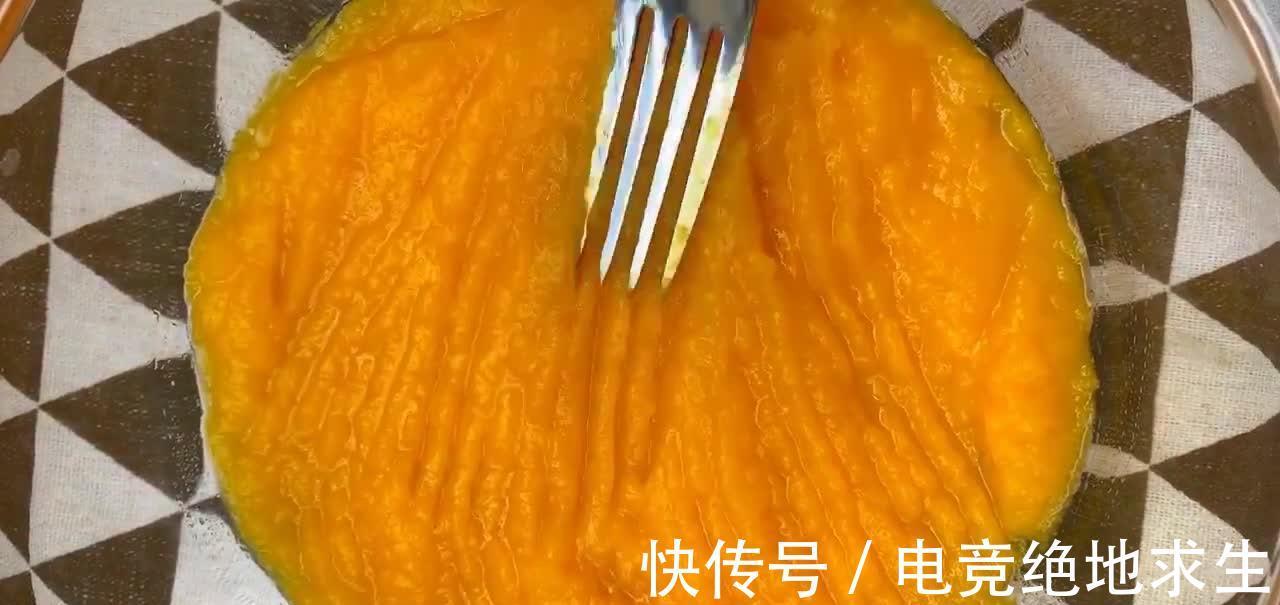 媳妇用南瓜做的零食,外表酥脆营养健康美味,简单易学一看就懂!