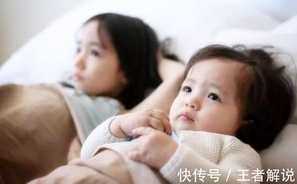 孩子|娃小时候都是和谁一起睡的?别不信,和父母一起睡的孩子更幸福!