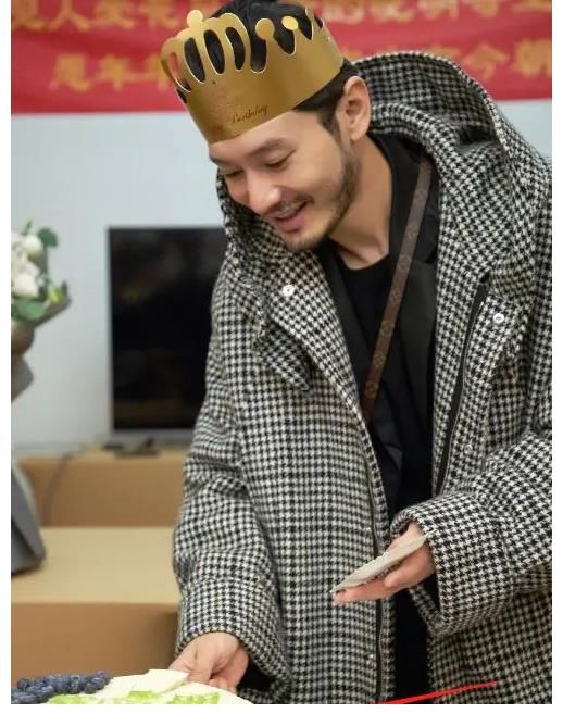 曾一手|黄晓明为减肥只吃一根面条，曾因瘦身致健康受损，宁静拍桌子呵斥