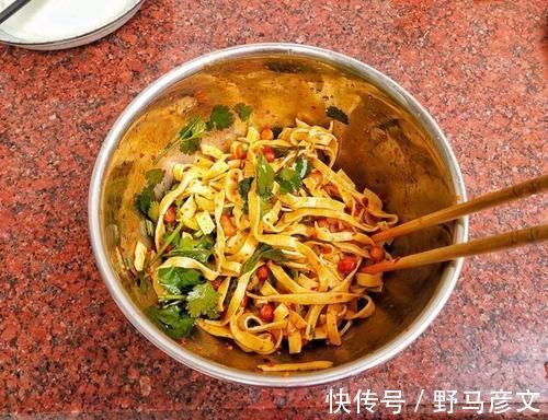 豆腐皮|豆腐皮换一种新吃法,香辣开胃,简单一拌,超爽口