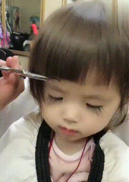 |搞笑GIF趣图:?我手机刚买没几天也不贵,也就一万八吧!