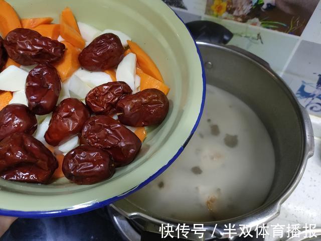 腥味|煮排骨汤时，记住“2不放2窍门”，肉质软烂脱骨，汤鲜无腥味
