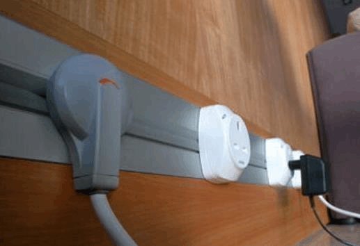 拖线板|插座不要再装墙上了,头次见到内行人装这种,后悔我家装早了