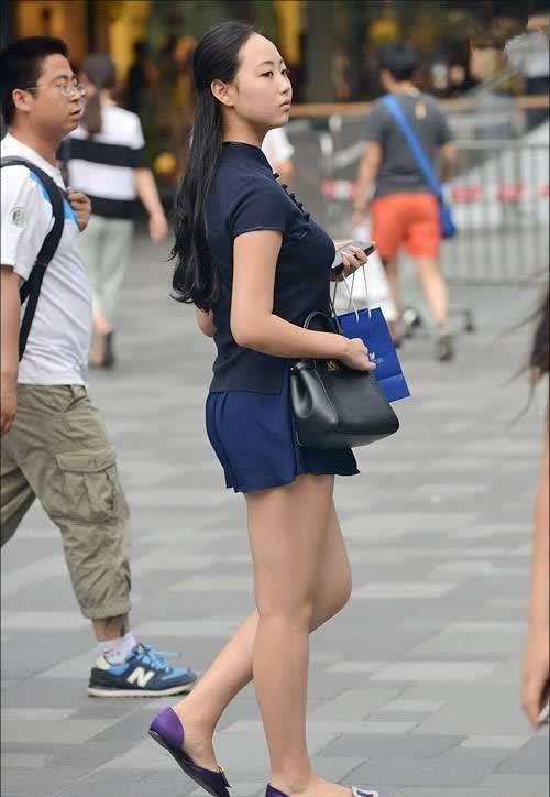 穿搭 小姐姐身穿运动背心,干练又简洁,时尚又性感