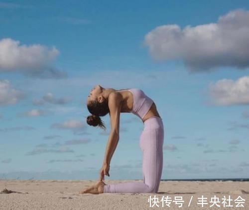 一条腿|腰部很粗该怎么办?这5式瑜伽要多练,减去脂肪,柔软腰身