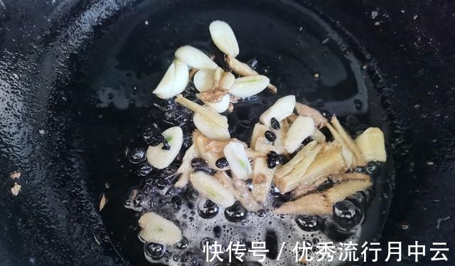 一块豆腐,两道菜,10元左右,小老百姓的小日子,就这么造!