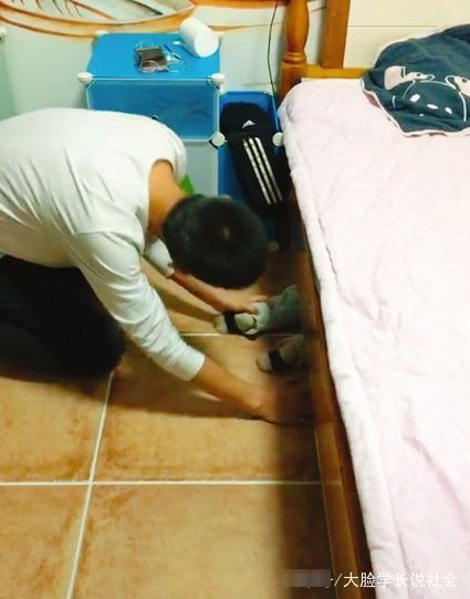 宝宝|“掏娃奶爸”走红,当宝宝被拖出来那一刻,网友:哎呀妈呀好可爱