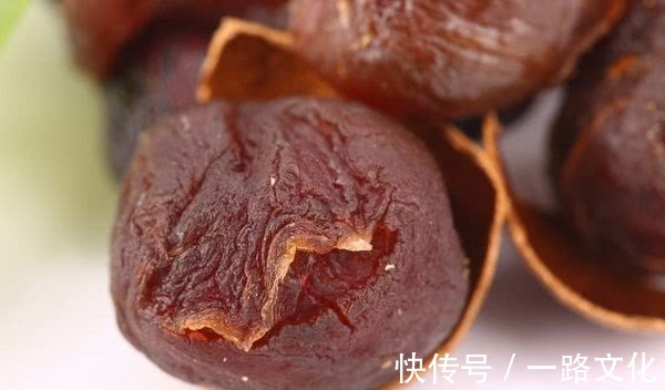 食物|经常失眠的人,睡前吃此几种食物,补充褪黑素,一觉到天亮