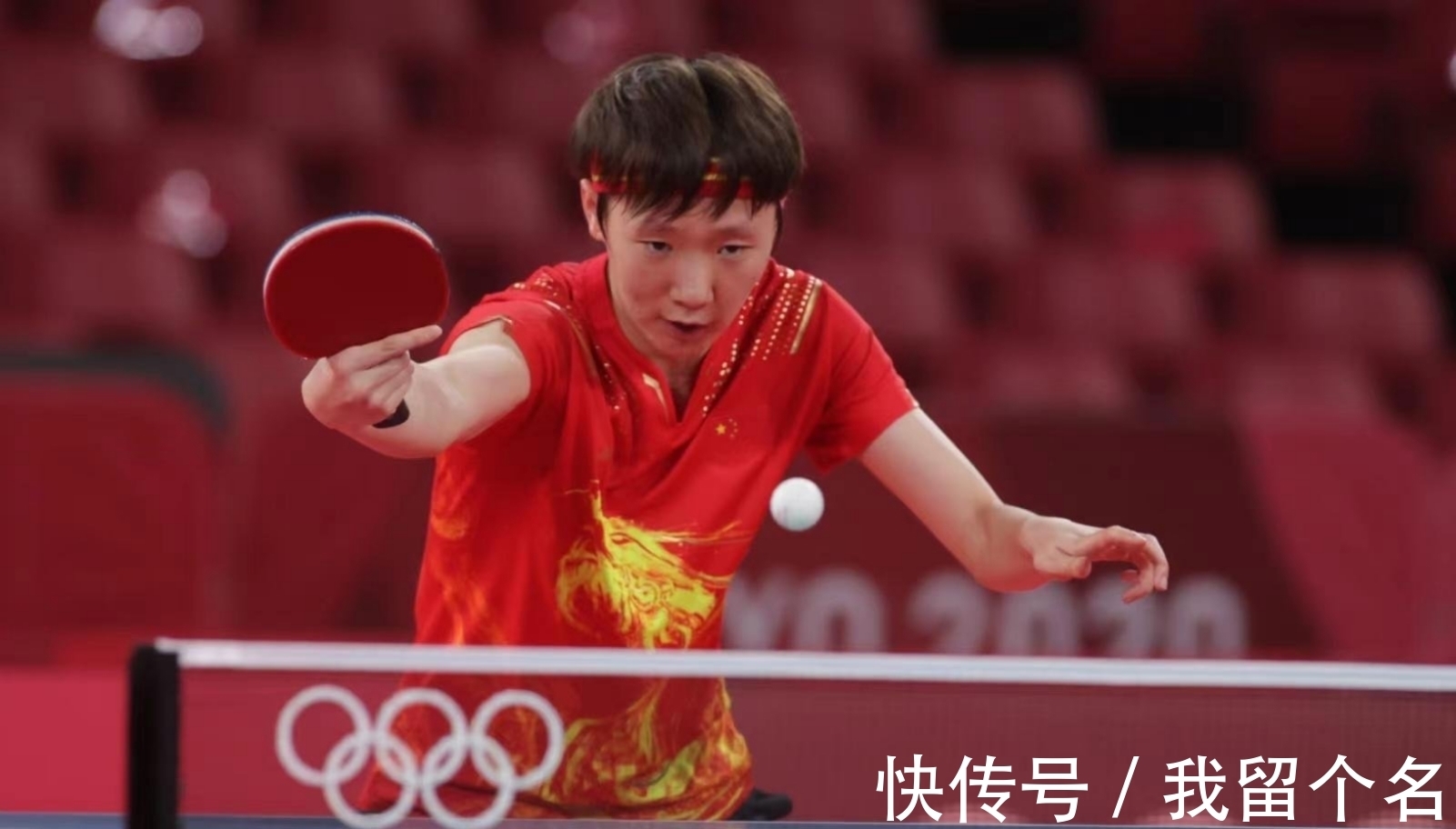 运动员|22岁王曼昱登顶世乒赛女单,4:2战胜孙颖莎,终局赛场出现小插曲