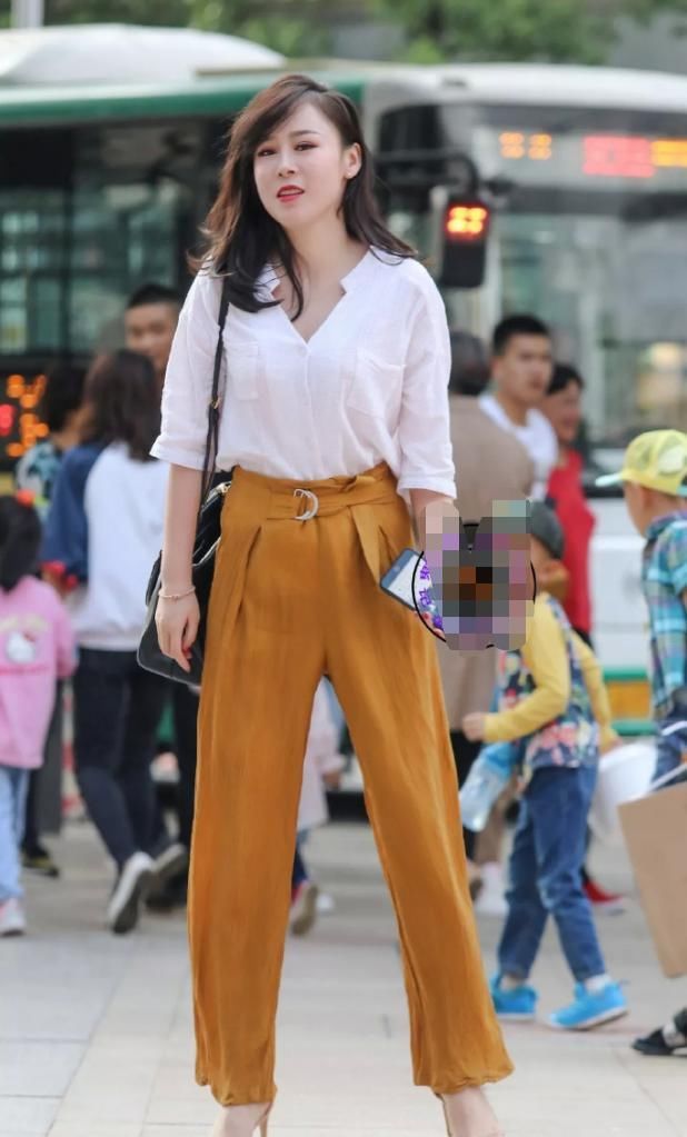 人格魅力|哪怕辣妈裤子穿的很随意,但仍然很有人格魅力