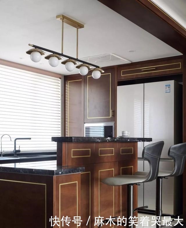 色调|140平三室装修，难得一见的精致高雅空间，主卧色调太美了！