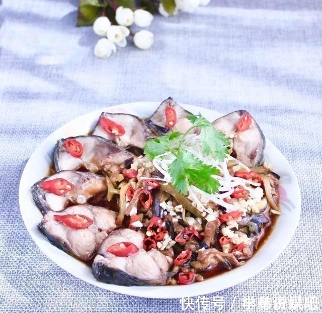 加料酒|草鱼最过瘾的吃法，比酸菜鱼水煮鱼还好吃，做4斤大鱼，上桌就光