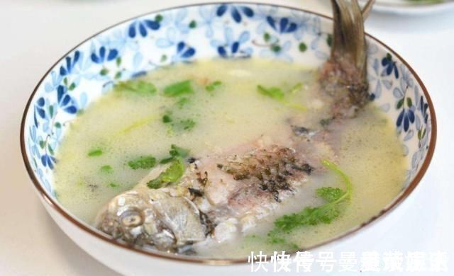 鱼汤不要直接下锅炖，多加一步，鱼汤轻松炖出奶白色