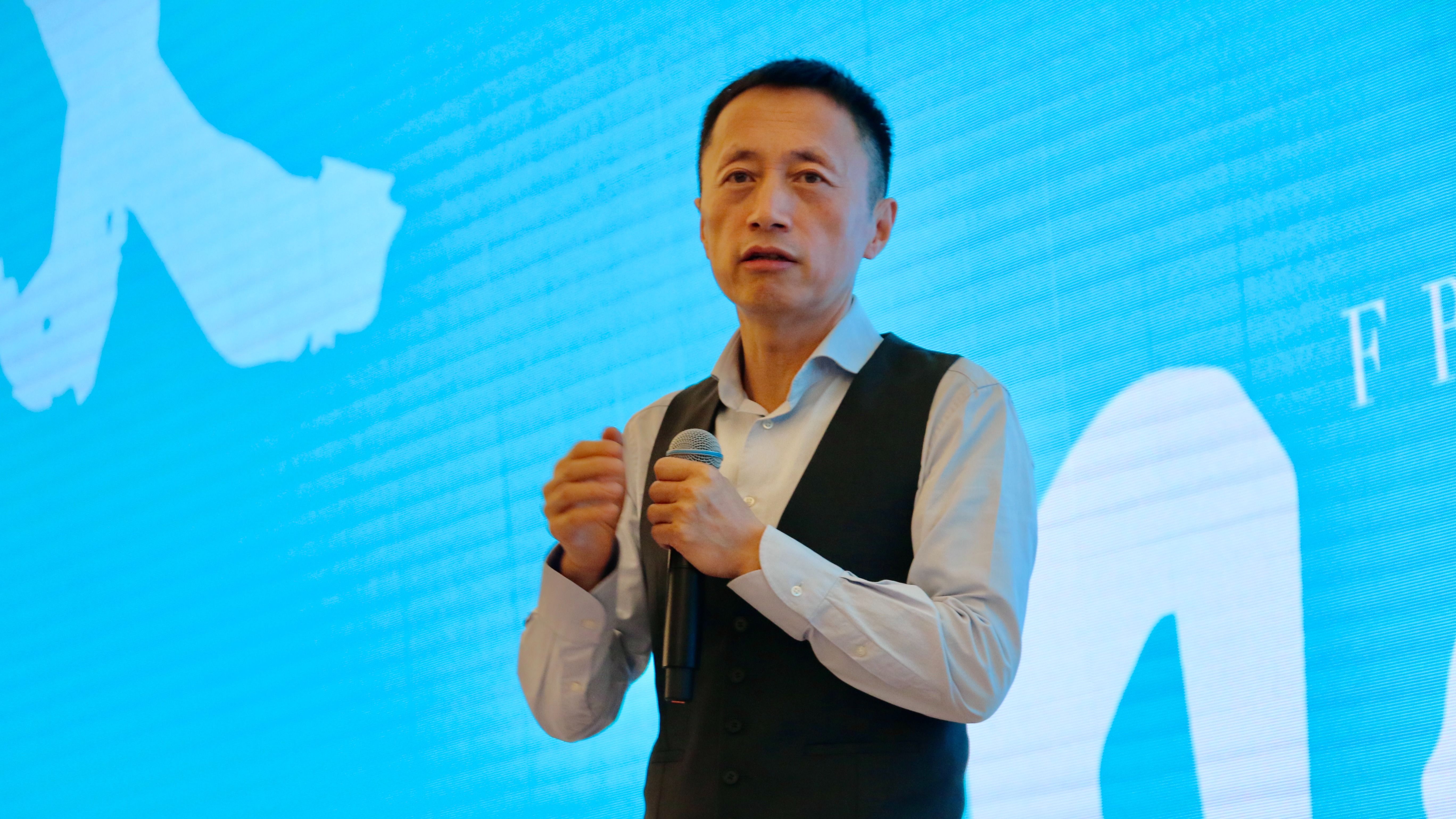 郁亮|万科钱多人不傻