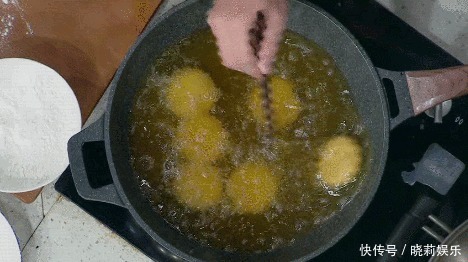 用电饭煲就能做的美食，不放一滴油一滴水，全家都爱吃