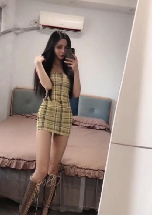 一身御姐女神范的搭配,加上长靴变身时尚女王