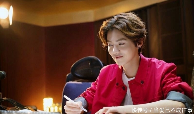 张小斐小品cue人气王鹿晗,网友笑称撞上