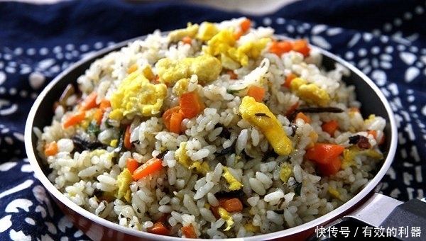 吃剩|家里的有吃剩的米饭,千万不要浪费倒掉。教您做成美味的夜宵!