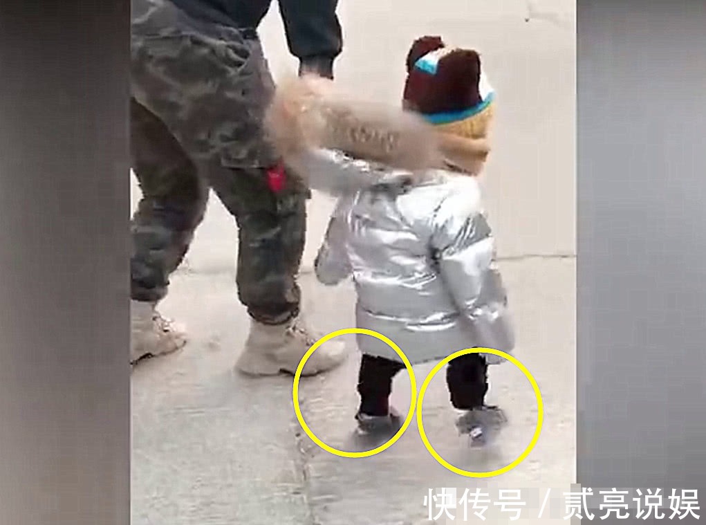 老公|让老爸送儿子上学,妈妈以为儿子脚歪了,看到鞋,气的要离婚