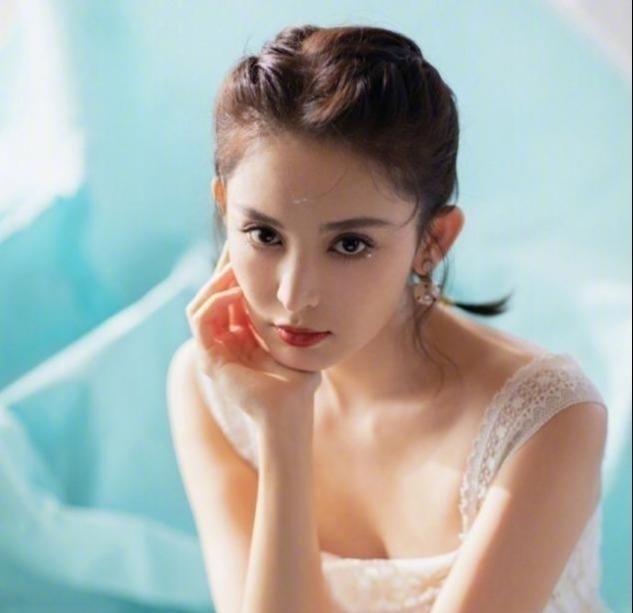 马尾辫 别再披头散发了,今秋流行这3种“扎发发型”,简单自然易上手