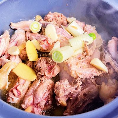 糖色|红烧鸡肉炖土豆