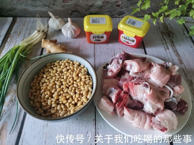 面色|冬天多吃猪蹄,加它一起炖,补脑补钙,面色红润显年轻,做法简单