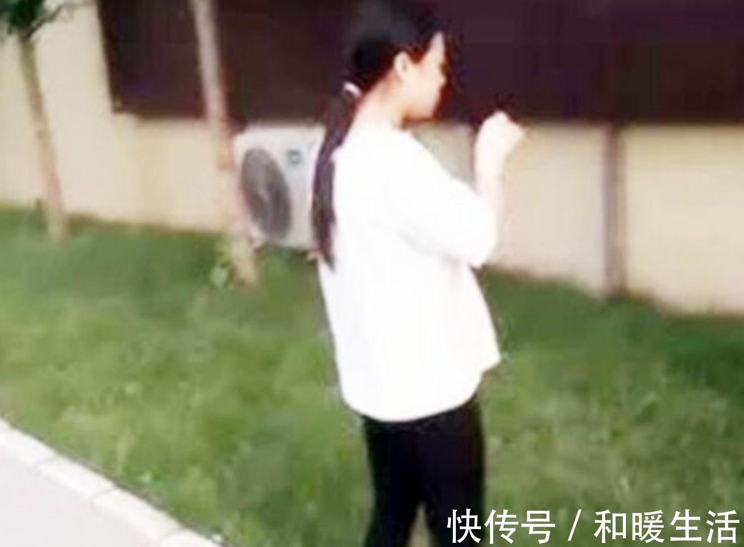 怀孕|孕妇晚上散步1小时也没回家,丈夫下楼去找,看着背影忍不住笑