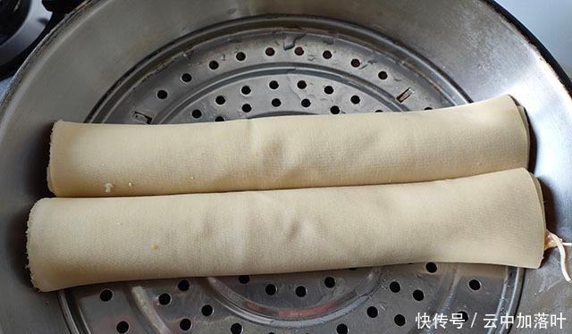 自从学会做这菜,儿子隔三差五点名要吃,一卷一蒸,蘸酱吃真香!