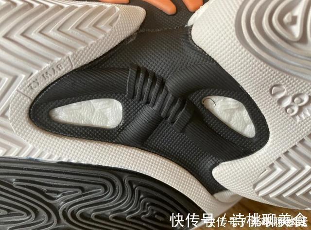 实战鞋 吊打自家所有签名鞋的休闲鞋!为何说BYW2是阿迪最出色的实战鞋