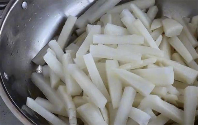 泡椒萝卜条|难怪酒店泡椒萝卜条那么好吃,原来诀窍如此简单,酸辣脆爽超好吃