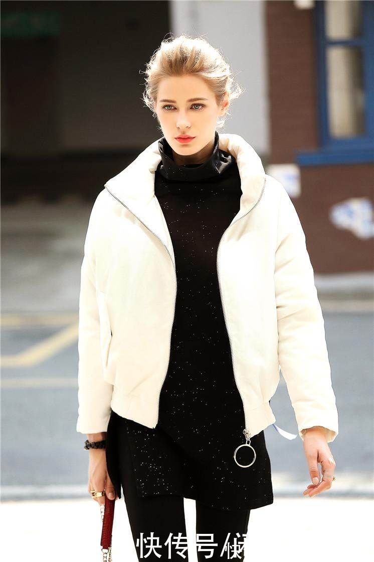 搭配 女人上了年纪，穿羽绒服尽量避开这4种搭配，会拉低档次还显土气