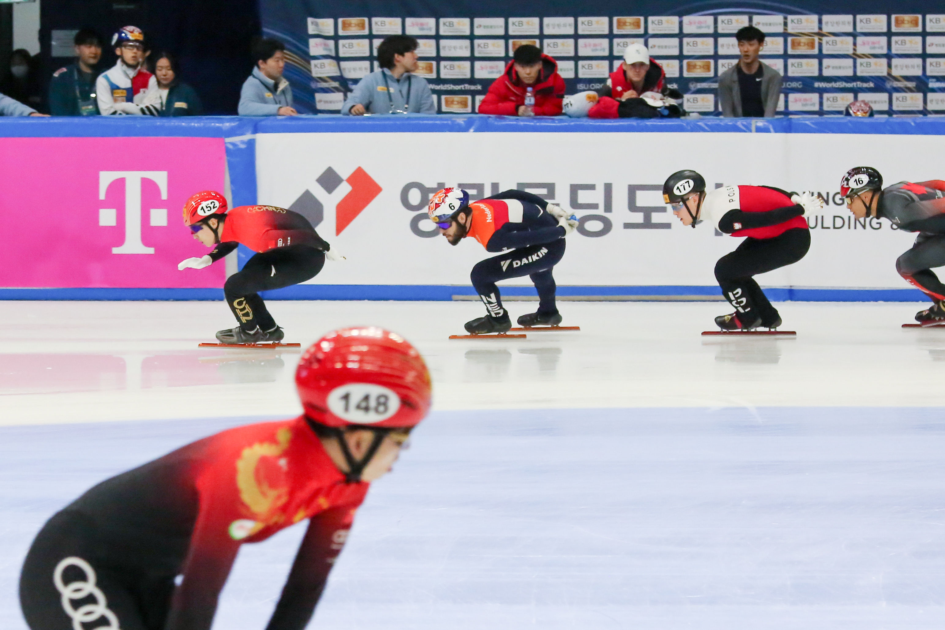 2023年短道速滑世锦赛：中国男队闯入5000米接力A组决赛