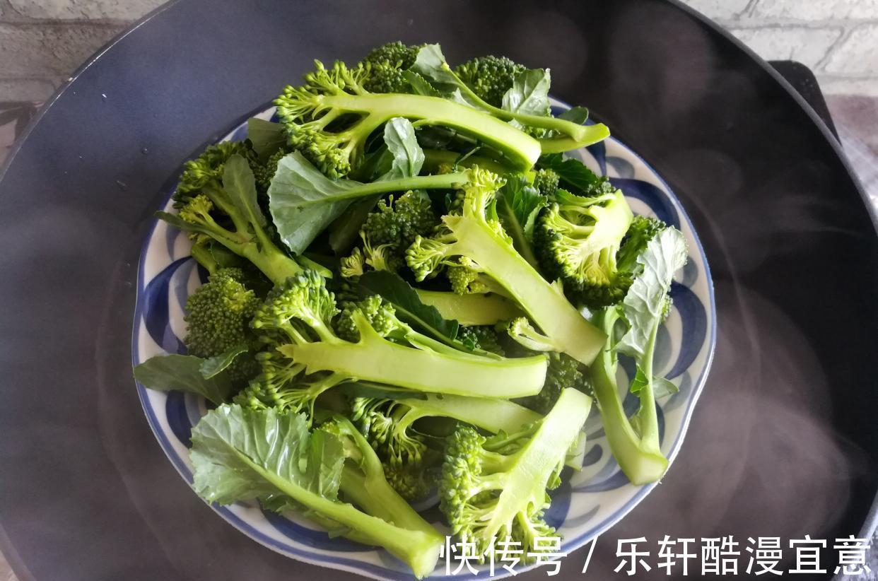 盆子|凉拌西兰花,最忌焯水,学个新做法,营养流失少,爽脆又入味