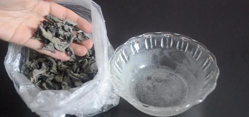 泡木耳,很多人第一步就错了,饭店厨房教我一诀窍,泡的又大又软