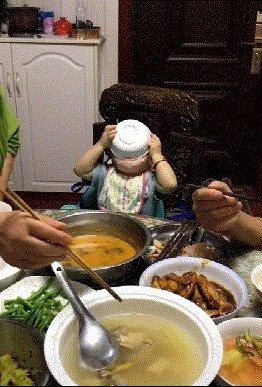 |搞笑GIF:大叔用什么牌子的洗发水,头发如此飘逸