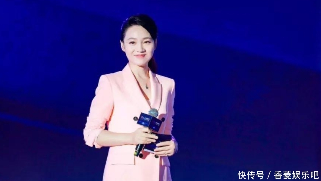 周群:被称为“安徽卫视一姐”,出道30年月薪为何才3000?