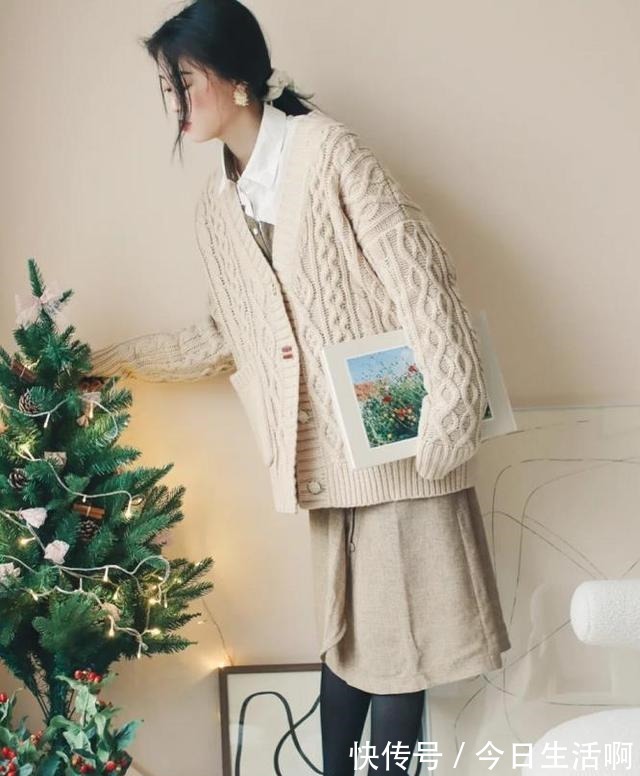 色调 黄黑皮女生穿衣“颜色”很重要,学会这些搭配技巧,显白显气质!