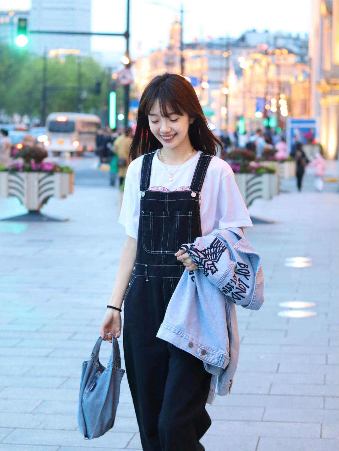 稚嫩|背带裤是年轻的代表，原来30+还可以这样穿，青春洋气