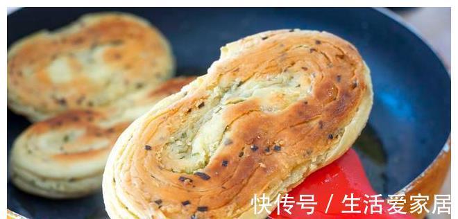 平底锅|正宗葱花饼教程,全程秘诀小技巧,保证酥软又多层,放凉也不硬!
