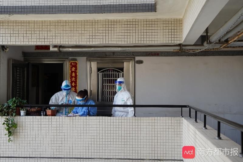 跑腿|广州封控区三人小组这几天：每天扫楼三百户，代居民跑腿开药