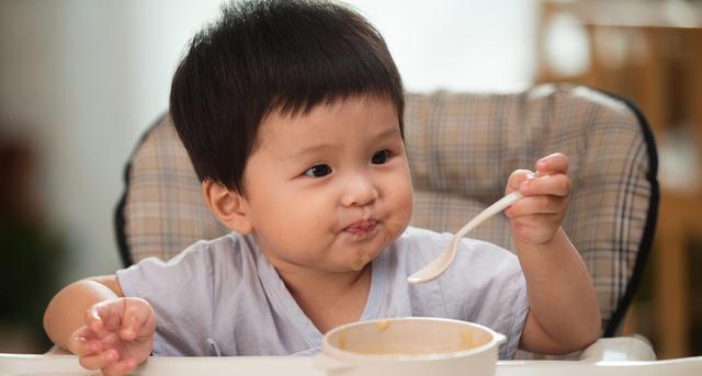 饮食习惯|7~9月宝宝喂养问题:怎样吃、吃多少、注意什么?新手父母要学会