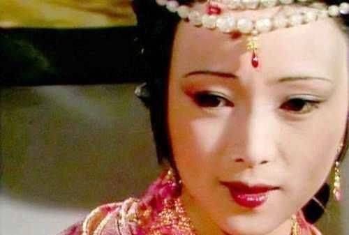 贾母|元春封妃是宫廷秘事,贾母等人都不知道,秦可卿是如何知道的