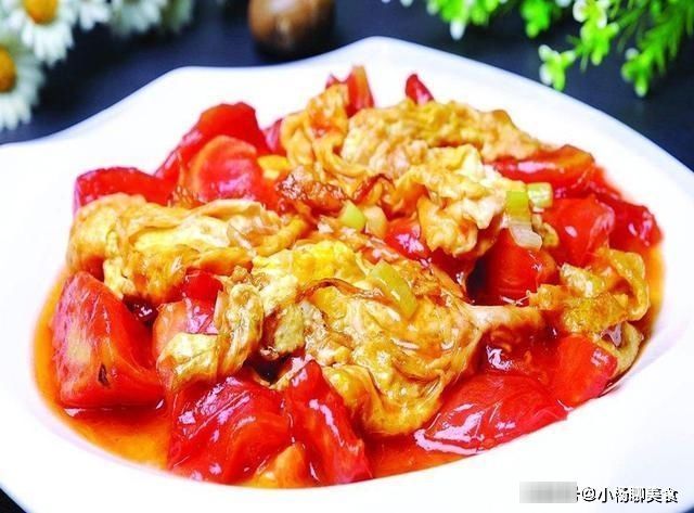 西红柿炒鸡蛋时,不要直接下锅炒,牢记三个技巧,鸡蛋鲜嫩没腥味