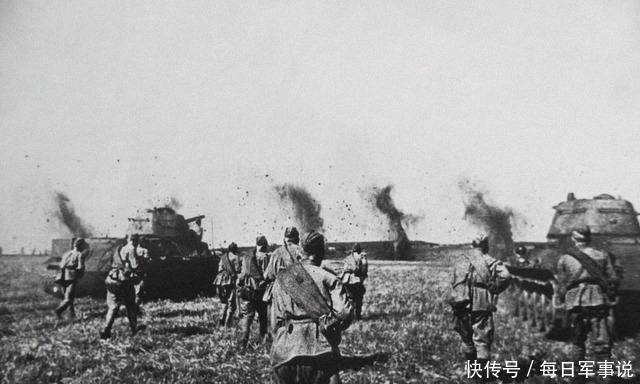 进攻中的苏军|一组二战老照片,库尔斯克战役中的苏军