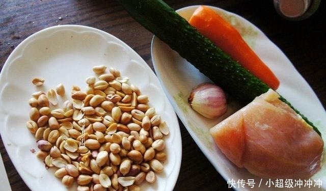 鸡胸肉最下饭的做法,我家隔三差五做一次,老人孩子都爱吃