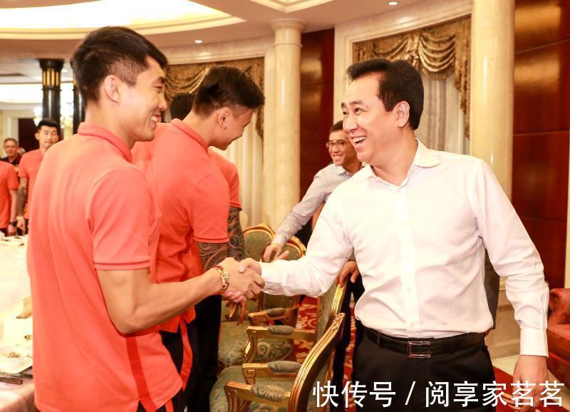 中国足球|好消息!曝恒大继续投资广州队,球迷:感谢恒大,国企兜底不靠谱